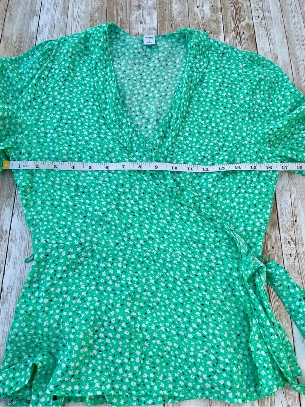 Green Floral Wrap Top Cottagecore Prairie Trad Wife Blouse Ruffle Trim Small GUC